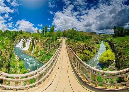 تور ترکیه ( وان ) زمینی با اتوبوس اقامت در هتل هالدی 4 ستاره