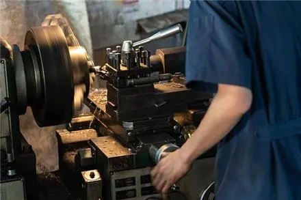 خدمات تراشکاری فرز CNC (سی ان سی) نیکا پایان فرز
