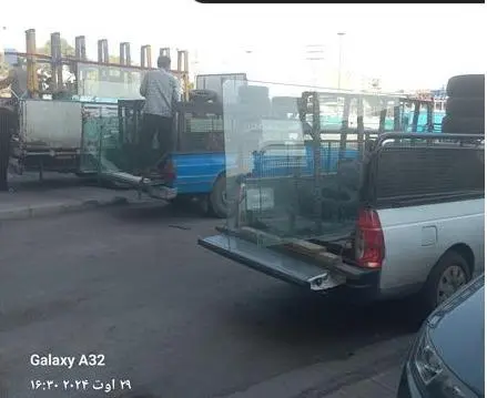 حمل و جابجایی شیشه سکوریت وانت نیسان خرکدار کارگر