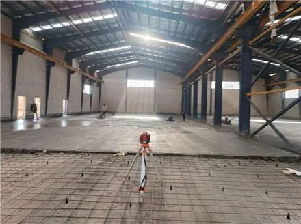اجرای کف سازی بتنی با ماله پروانه در بندرعباس
