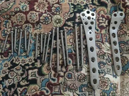 فروش پلاتین ساق و زانو اصلی کار کرده