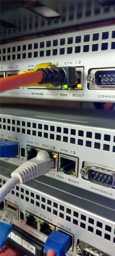 خدمات روتینگ و سوئیچینگ cisco و Mikro Tik آکسون نت