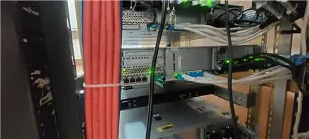 خدمات زیرساخت شبکه کابل کشی فیبر نوری آکسون نت