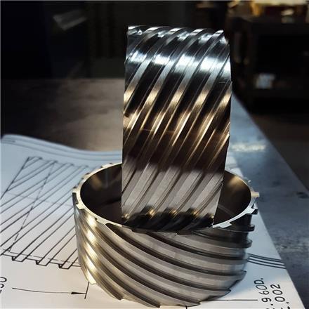 خدمات تراشکاری و فرزکاری CNC