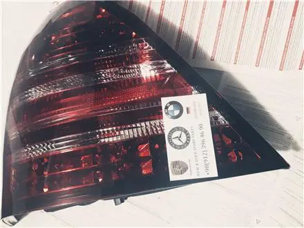چراغ عقب بنز C240 و E240 لوازم یدکی بنز