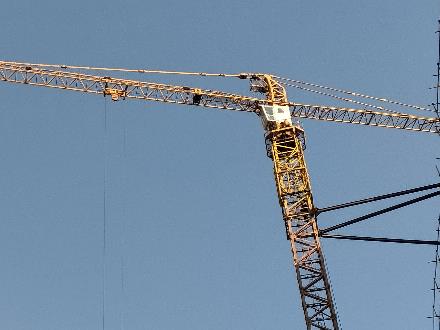 مونتاژ و دمونتاژ انواع تاورکرین و اسانسور کارگاهی