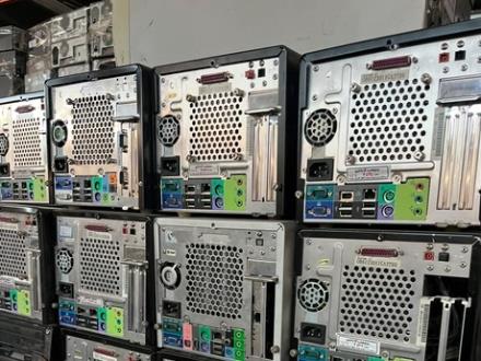 خریدار کیس کامپیوتر سرور و سویچ مانیتور