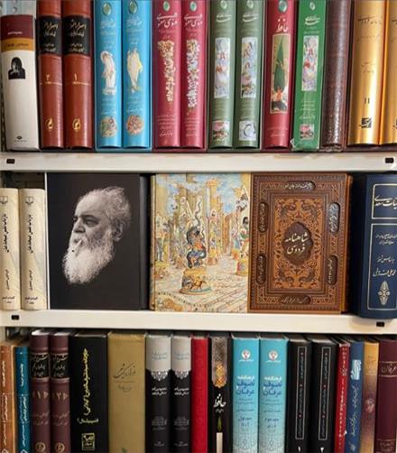 خریدار کتاب های دست دوم و نو (کتاب فروشی گیله مرد)